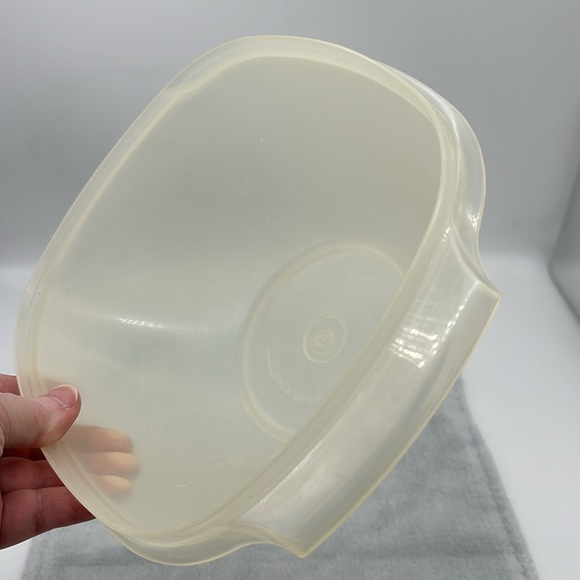 Tupperware Vintage Nesting Servalier Bowls—No Lids/Clear#836-8/Red#836-6 - Picture 8 of 12